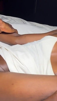 Ragazza cattiva di 18 anni viene scopata per un'ora non stop