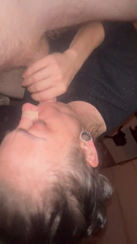 Söt amatör suger kuk för audition