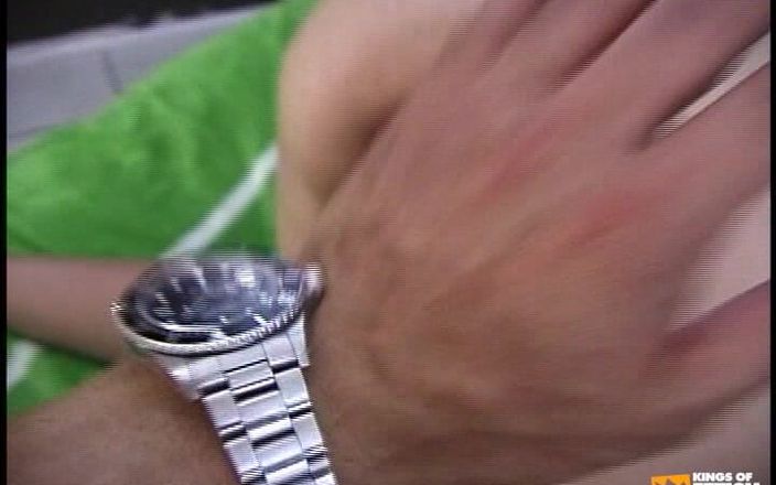 Teen Sexperience: La ragazza mora si fa viziare la figa stretta con...