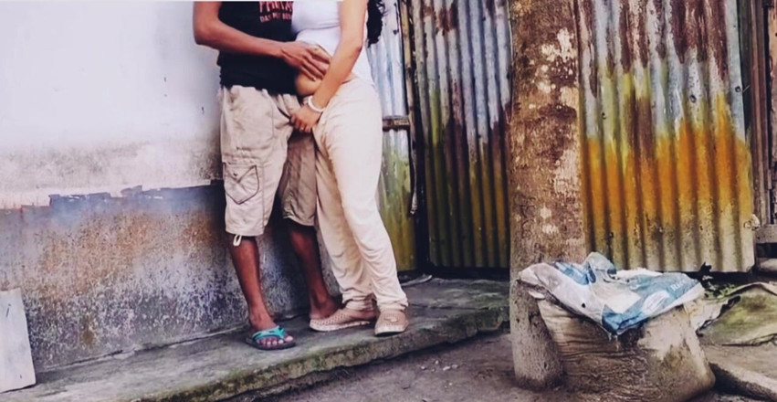 Teensex: Mi india caliente me llama afuera para mi puta chupando...