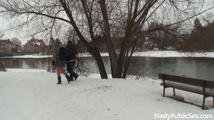 Nasty Public Sex: Старик шпилет грудастую крошку Samantha Jolie на улице