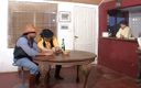 Bareback TV: İki azgın kovboy sarışın bir adamla sikişiyor