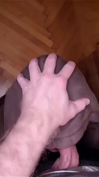 Blowjob überfiel, als ich versuche, den kühlschrank zu überfallen.
