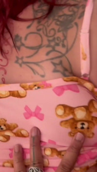 Dikke blanke pawg Lotuss Queeen krijgt foto's en een lading in het gezicht terwijl ze op vakantie is