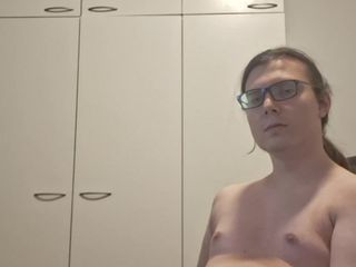 Tommy Smith: ムラムラした若い男の子が満足のいく人に自慰行為をする
