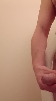 Masturbazione sul sedile del bagno