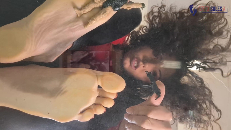 Czech Soles - foot fetish content: Giantess tanrıçası zemin manzaralı çiğneniyor