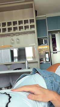 Sexy nachbarin für hardcore-fick vorbei - FFM dreier - sexy brünette wird frech in grobem blowjob und cowgirl pOV