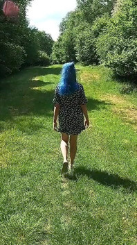Provocando minha escrava dominatrix na floresta