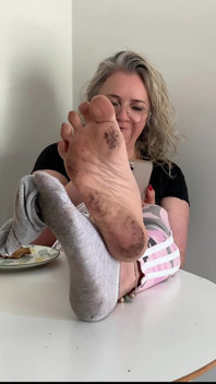 Sexy poplatky a vrásčitá a špinavá chodidla carevny Bella Sadic Dirty