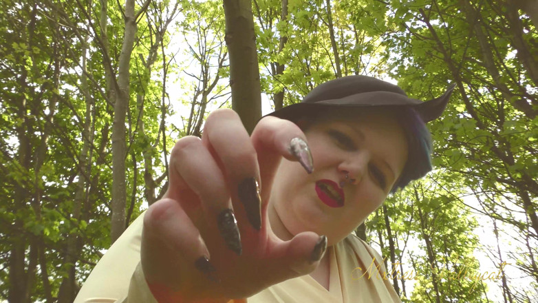 Mxtress Valleycat: Sanguine reuzin lange nagels