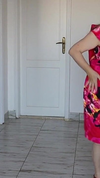 Ich habe dich mit nach hause genommen, tanze und mache striptease für dich, lutsche schwanz, tittenfick und meine heiße muschi fickt gut ...