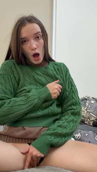 젖탱이를 빨아주기 위해 보지를 빨아