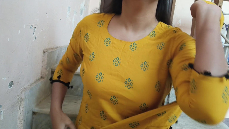 Saarabhabhi6: Mama vitregă indiană învață cum să faci dragoste cu iubita fiul...