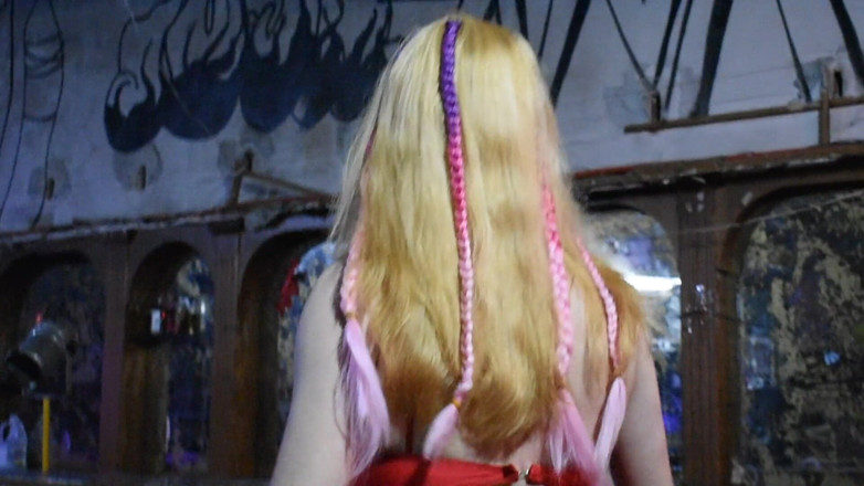 Dildo Man and Cross Hard Sex: Muhteşem götlü çok sürtük bir sarışın!