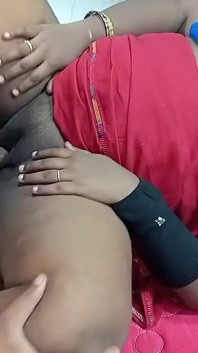 Une femme tamoule trompée avec l’ami proche de son mari, il lèche et baise si bien