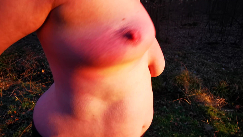 Bouncy Tits Action: Перед обідом цицьки побиті