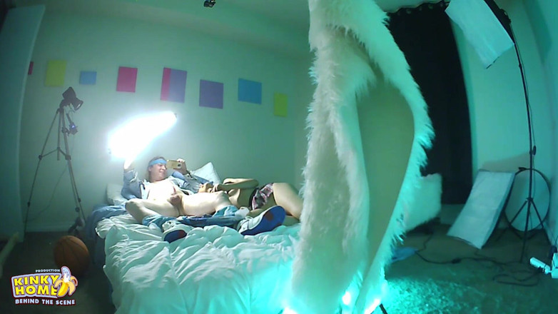 KinkyHome: Casal amador - cheira sua bunda e goza no BTS