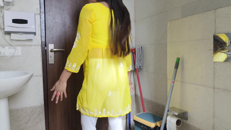 Saarabhabhi6: The Landlord Slapped a Lot with the Native Worker