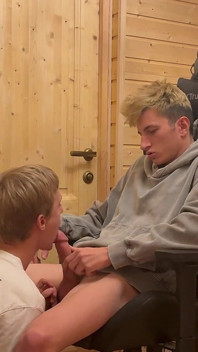 ตอนที่ 1: Twink โทรหาเพื่อนเย็ด ขณะที่แฟนกำลังพักผ่อน