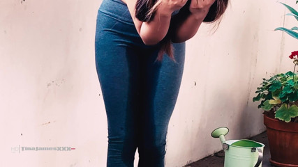 TinaJamesXXX: ความสิ้นหวังฉี่ 1 - ถูกล็อกออกไปบนระเบียง