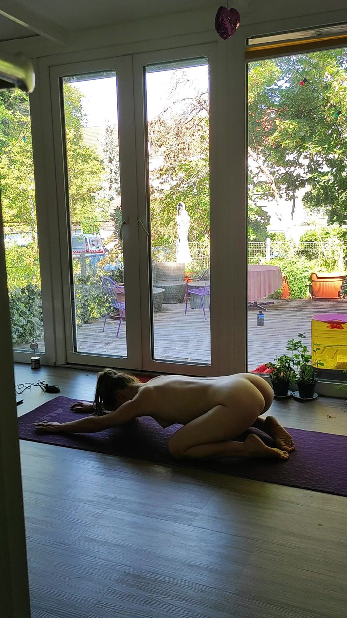 FenekManul: Puteri Yoga di Hadapan Tingkap Besar