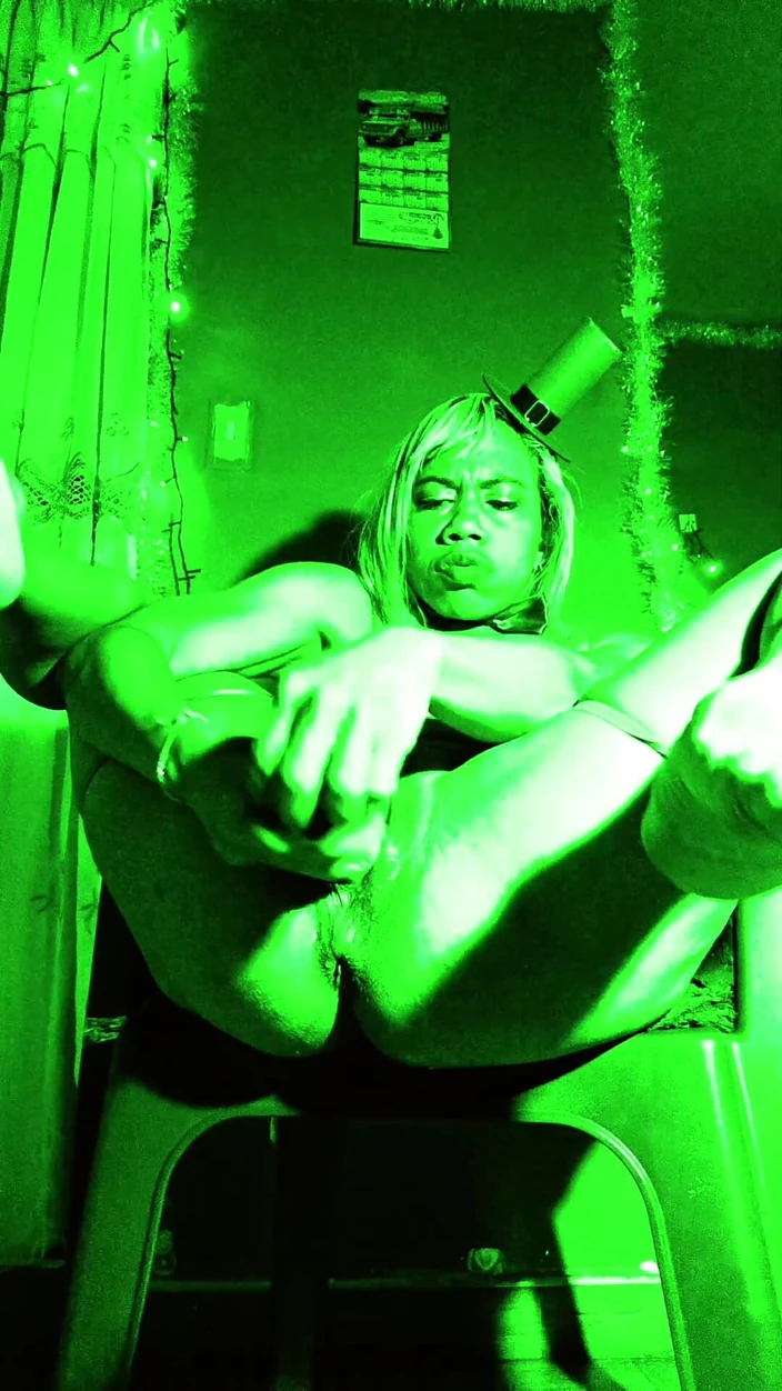 Barbychocolat: Only Green Fluor in the Night Erotic Moment with My...