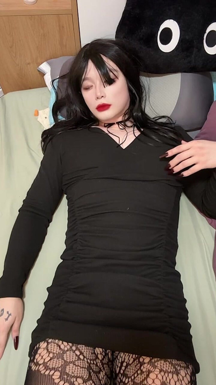 Akbb: Kotě v říji vystříkne obrovské množství semene na mé černé oblečení a...