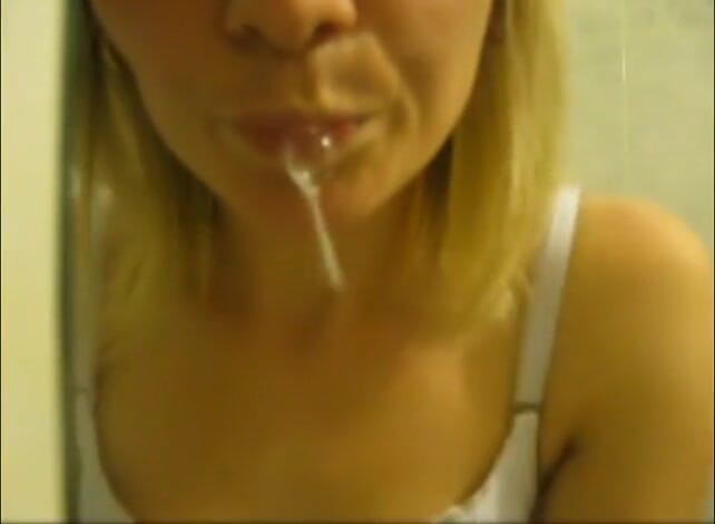Femdom Austria: Spitting akce se slečnou Anastasií
