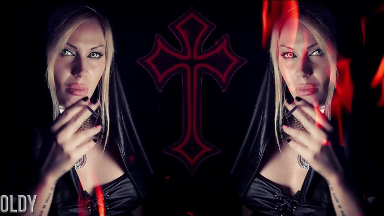 Goddess Misha Goldy: Sarai all'inferno se sono la tua ragione per masturbarti