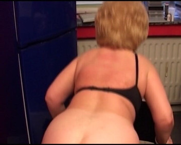 German's Old Chicks: Instalatérská německá babička si nechala ošukat díry hračkou