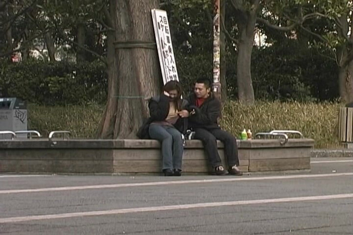 Tokyo Thrills: 日本熟女Yagaide分享户外秘密时刻