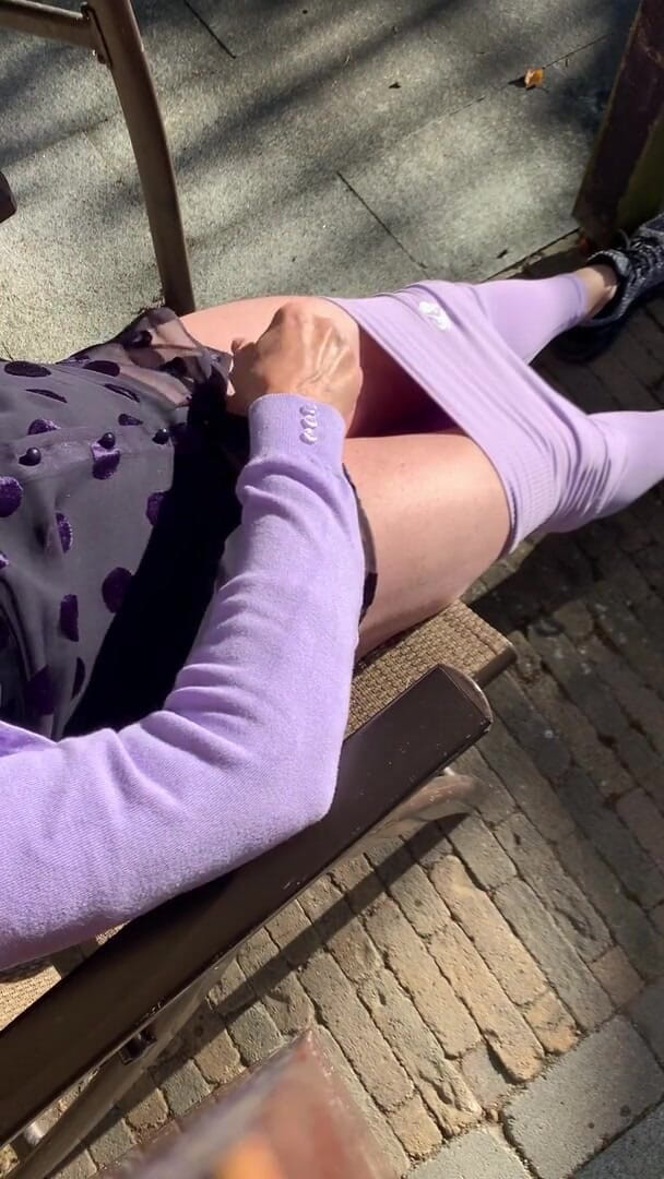 Louise: Purple leggings cum