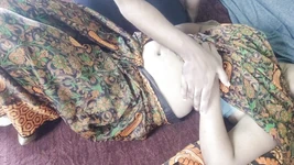 Bhabhi ngực bự mới kết hôn thích làm tình mạnh bạo với devar