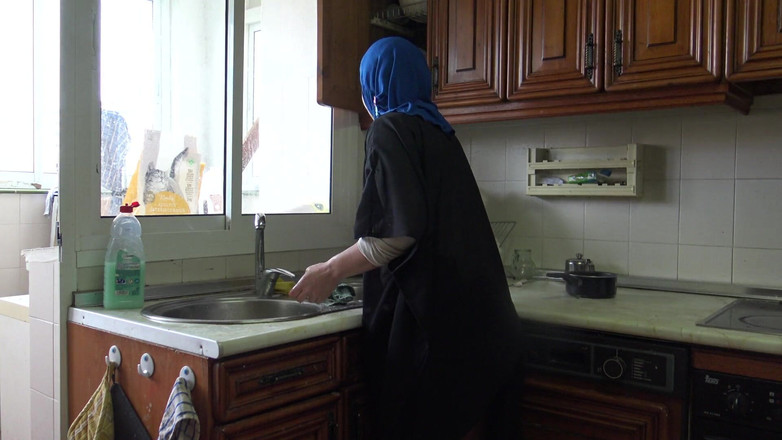 Souzan Halabi: Hidžáb Služka anál zezadu