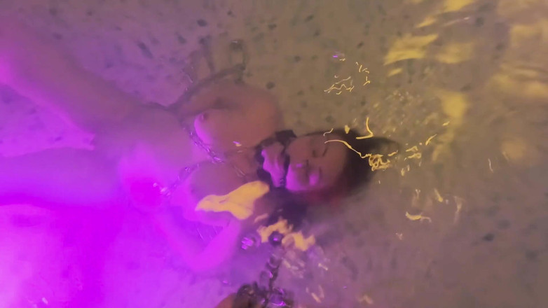 Elena917: Podvodní svazování trest