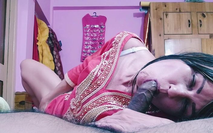 Bolly Karma: उसकी कामुक बालों वाली चूत में ऊँगली करने वाली चिकित्सा का मजा लेती है