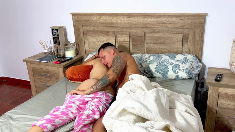 Labestiaylabella: 醒来并做爱？我太饥渴了，把她的奶子留在我的阴户里