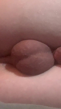 Femboy twink dölünü kendi ağzından sikiyor