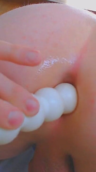 Mulus bermain dildo