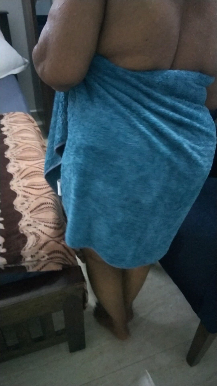 Tamil lesbian: Hot Bathing Stepmom