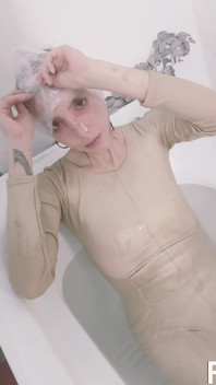 Sattira Full Desperate Bag and Water Bathtub Funny Faces