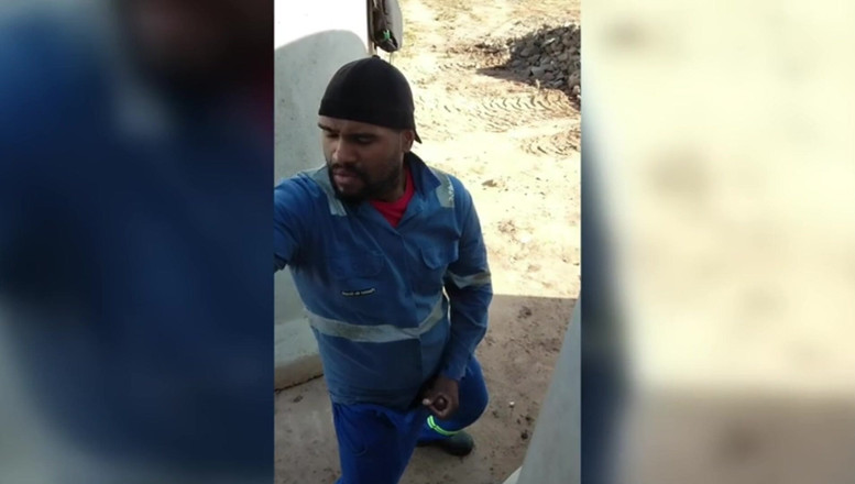 TheBlacKHunterr: Before Heading Home, the Worker Gets a Quickie at the...