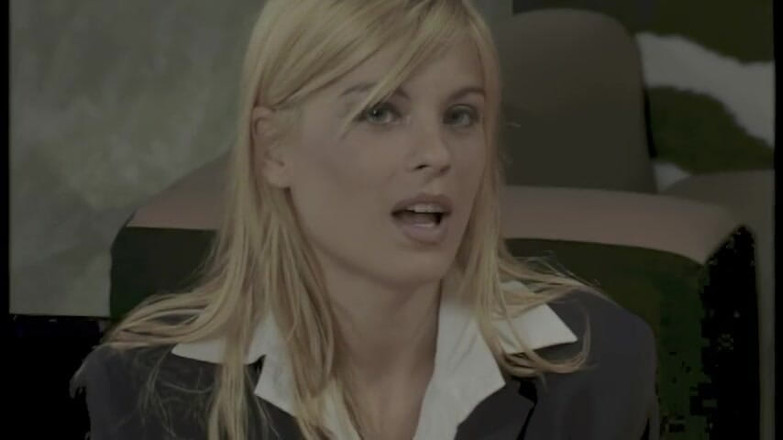 pornitaliangraffiti: Красива Блондинка Чекає На Магію, Але Приймає Багато Члена