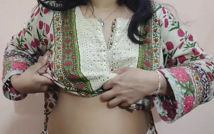 Sairaxsaim: Bigass Sister in-law Smoking in Periods-hindi Audio