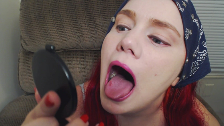 Scarlet Vixen: Fetiš zubů v ústech jazyka se zrcadlem