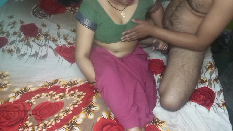Manjushukla: Moje krásná bhabhi mi sála penis.