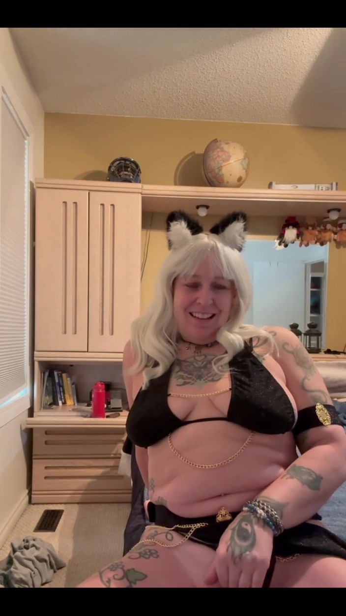 Sexy Angela: Joc cu costume