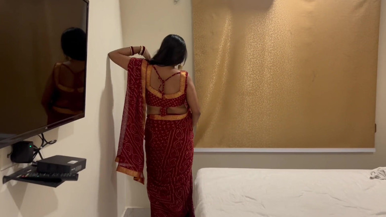 Besharam Jodi: Bhabhi Saree India Wali dikongkek keras oleh abang iparnya yang...