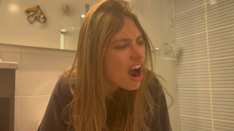 scarlettandc: Je peux enfin fourrer mon nez dans son cul puant